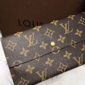 Louis Vuitton Sarah wallet!